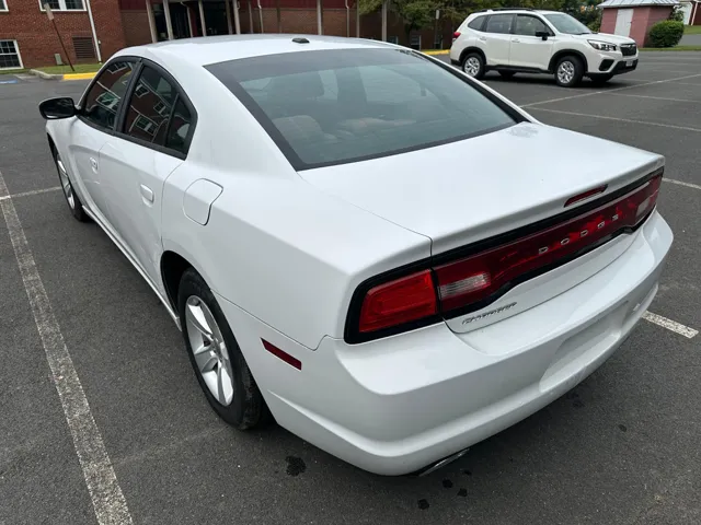 2011 Dodge Charger SE photo 4
