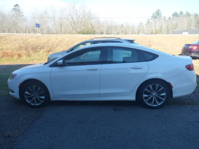 2015 Chrysler 200 S - Photo 3