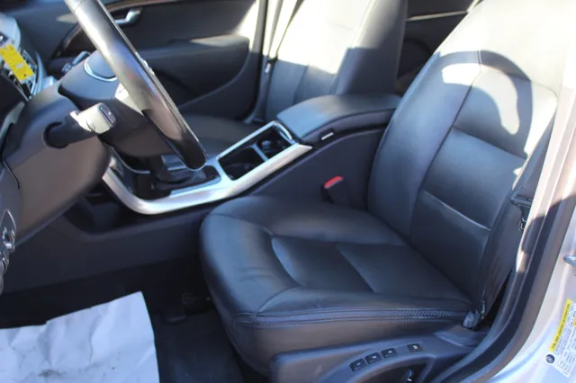 2016 Volvo XC70 Classic Premier - Photo 13