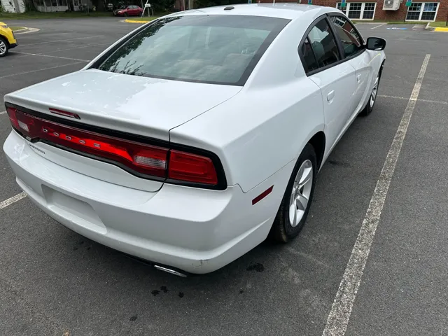 2011 Dodge Charger SE photo 3