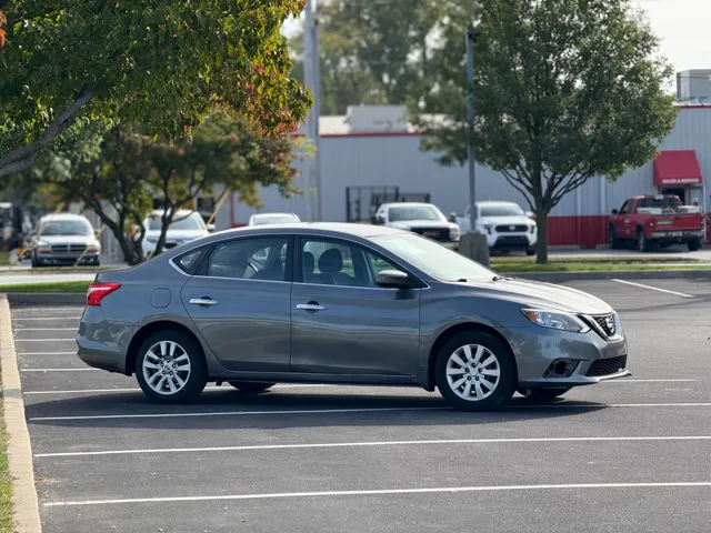 2019 Nissan Sentra photo 4