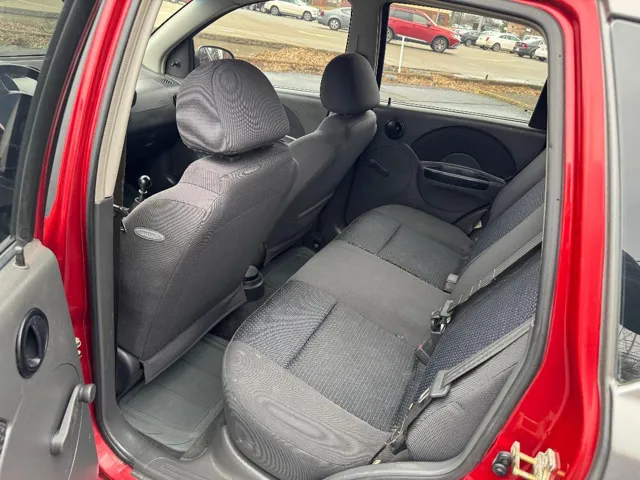 2006 Chevrolet Aveo LS - Photo 11