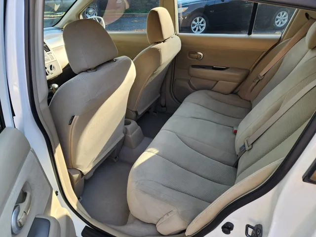 2010 Nissan Versa S photo 15