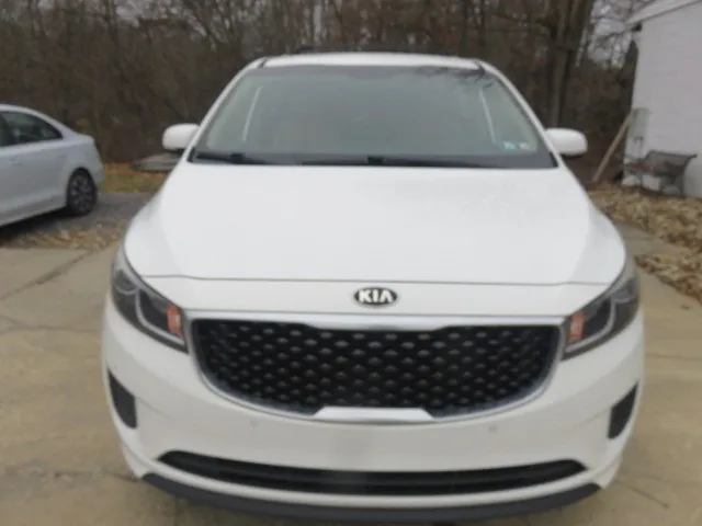 2018 Kia Sedona LX photo 2