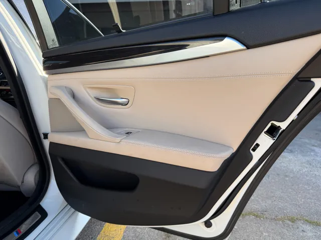 2012 BMW 5 Series 550i - Photo 29