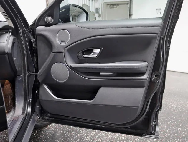 2016 Land Rover Range Rover Evoque SE photo 24