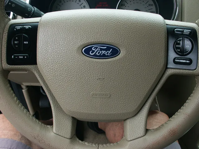 2007 Ford Explorer Eddie Bauer photo 8
