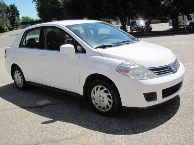 2008 Nissan Versa 1.8 S's photo