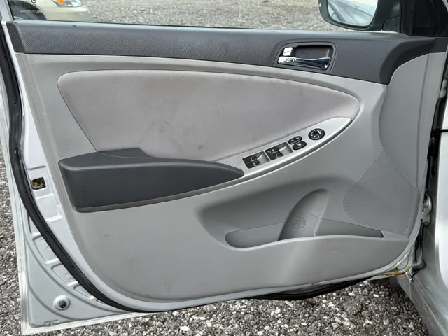 2014 Hyundai Accent GLS - Photo 32