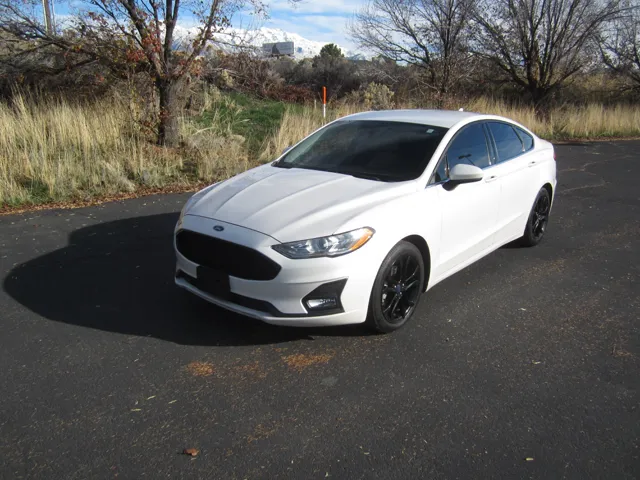 2019 Ford Fusion SE's photo