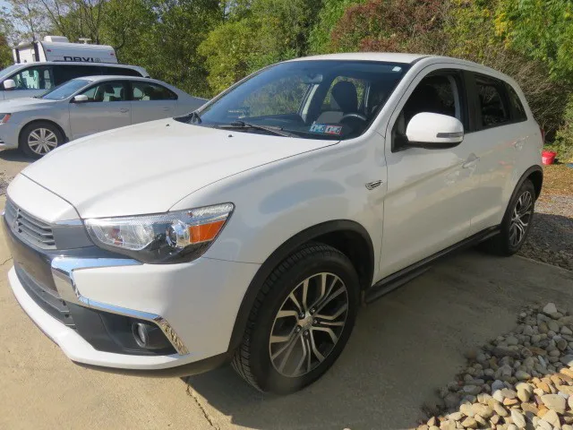 2017 Mitsubishi Outlander Sport ES photo 2