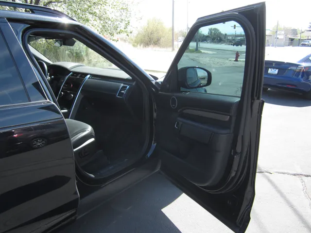 2023 Land Rover Discovery Metropolitan Edition - Photo 11