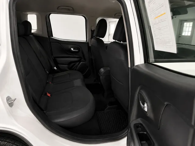 2022 Jeep Renegade Altitude - Photo 10