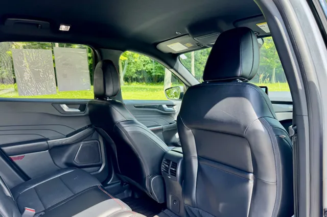 2023 Ford Escape ST-Line - Photo 32