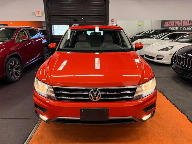 2018 Volkswagen Tiguan SEL photo 2