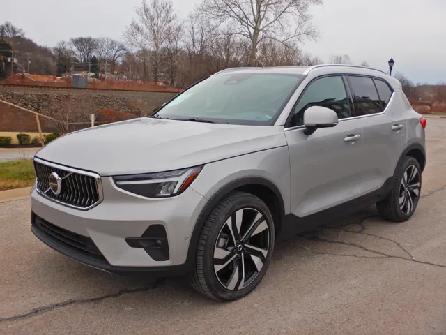 2025 Volvo XC40 Plus's photo