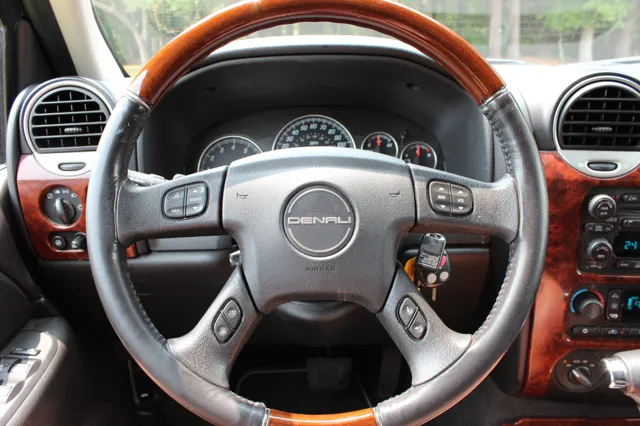 2008 GMC Envoy Denali - Photo 29