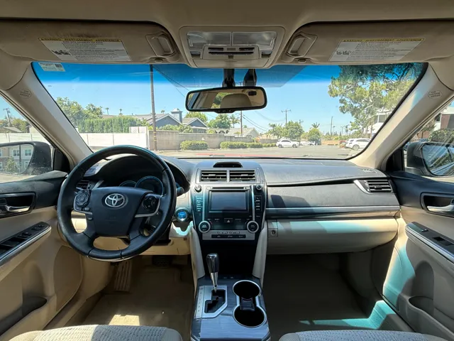 2014 Toyota Camry SE Hybrid - Photo 16