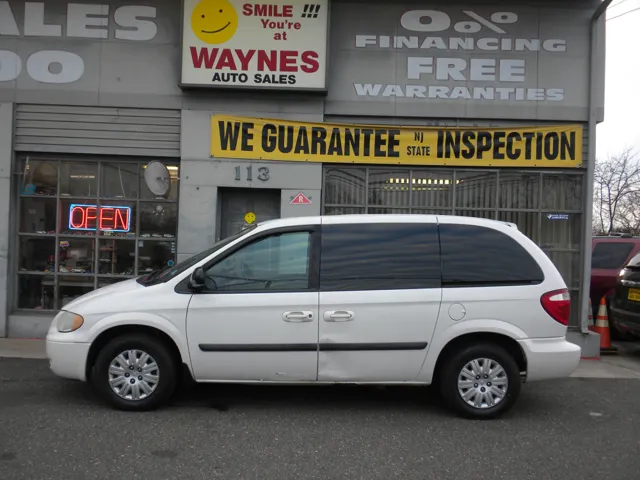 2006 Chrysler Town & Country Base's photo
