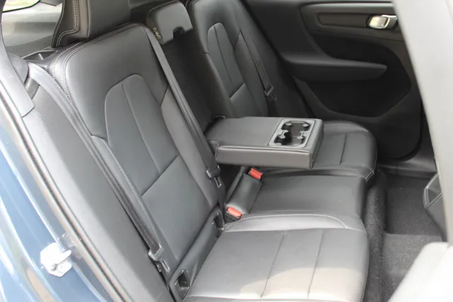 2021 Volvo XC40 Momentum photo 26