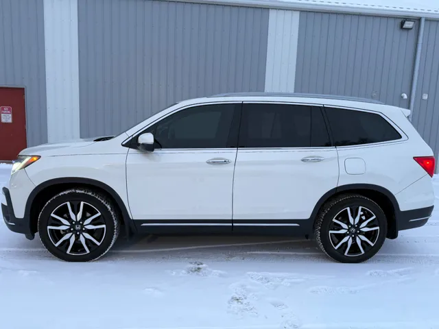 2019 Honda Pilot Elite's photo