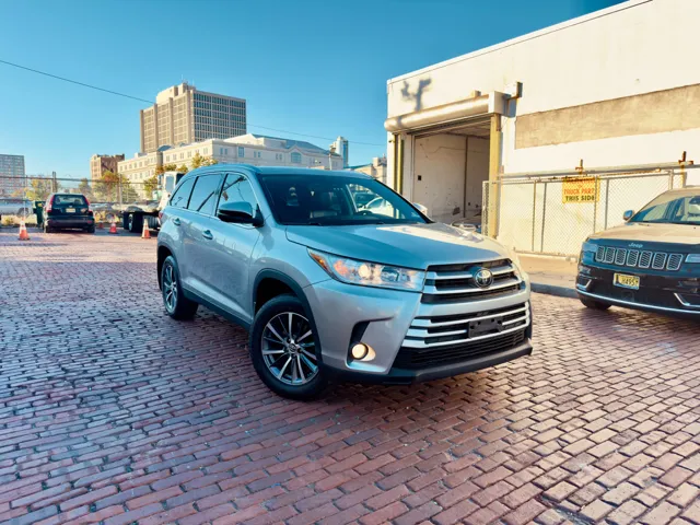 2019 Toyota Highlander XLE - Photo 2