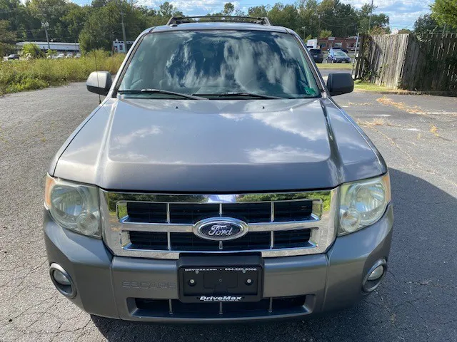2009 Ford Escape XLT photo 2