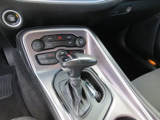 2019 Dodge Challenger SXT photo 9