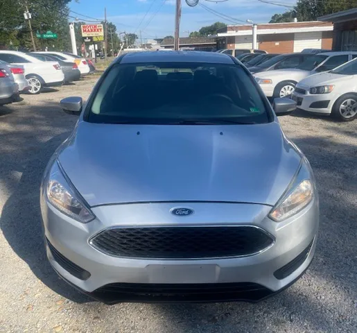 2017 Ford Focus SE photo 3