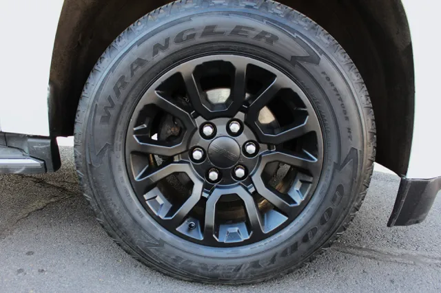 2015 GMC Yukon SLE - Photo 25