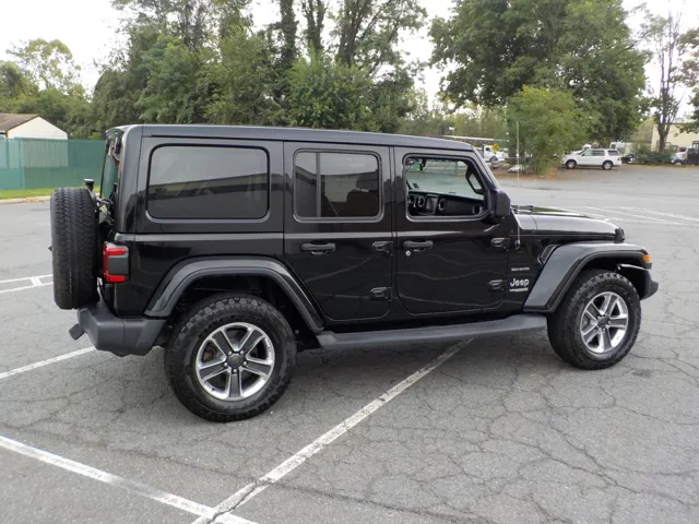 2019 Jeep Wrangler Unlimited Sahara photo 2