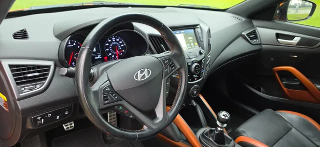 2016 Hyundai Veloster Base - Photo 10