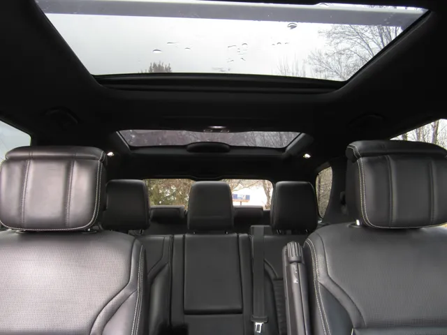 2023 Land Rover Discovery Metropolitan Edition - Photo 13