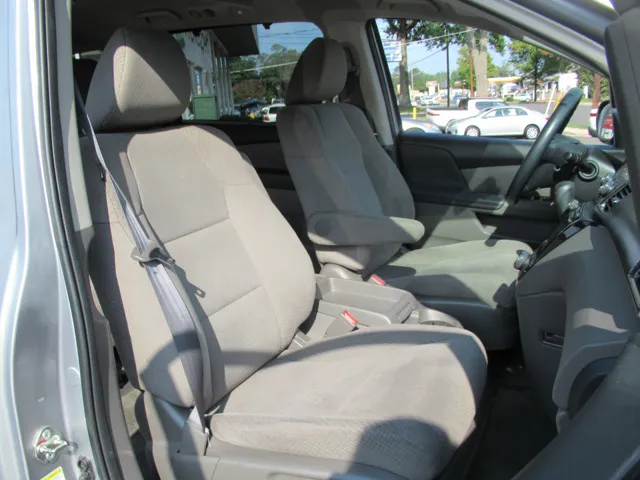 2013 Honda Odyssey LX - Photo 24