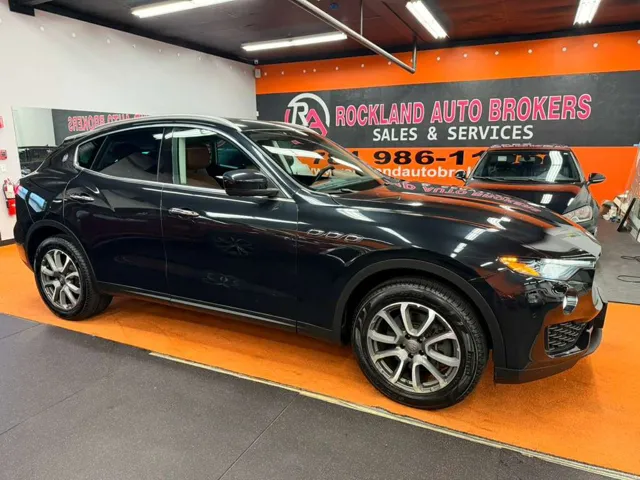 2017 Maserati Levante Base's photo