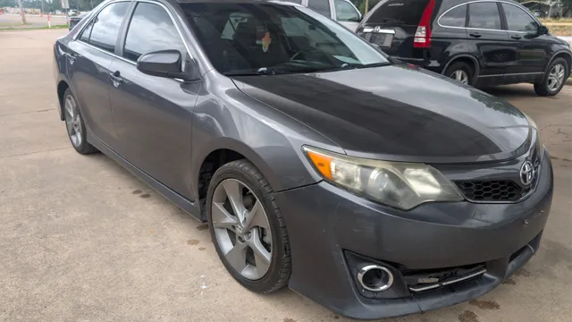 2014 Toyota Camry 2.5 Auto SE's photo
