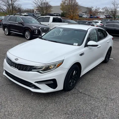 2019 Kia Optima LX's photo