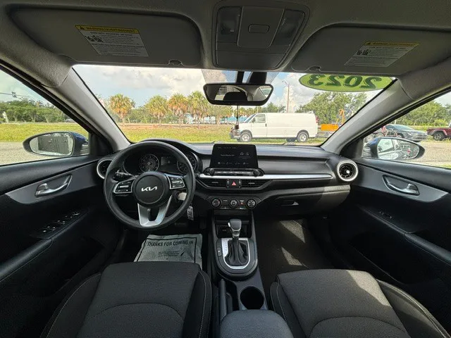 2023 Kia Forte LXS - Photo 9
