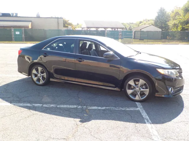 2012 Toyota Camry SE photo 4