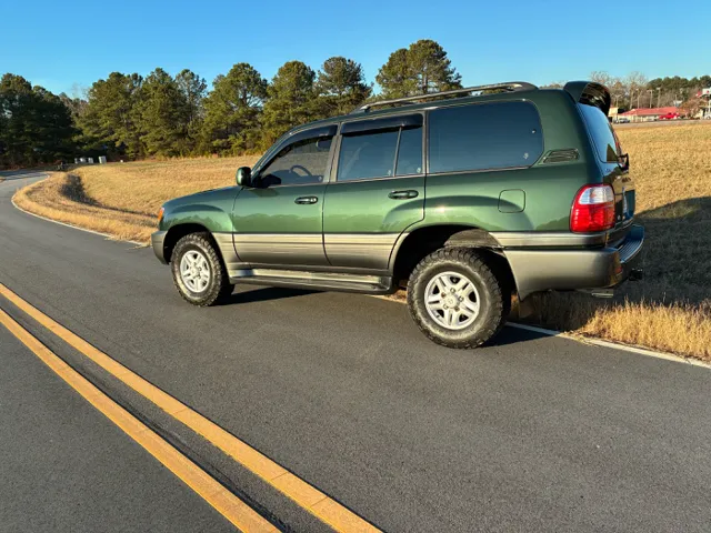 2000 Lexus LX 600 470's photo