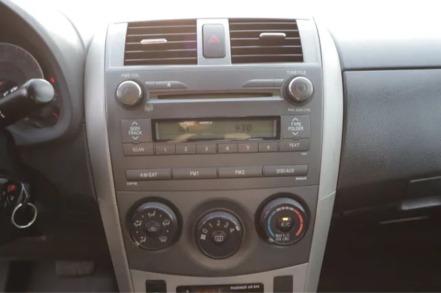 2010 Toyota Corolla LE - Photo 16