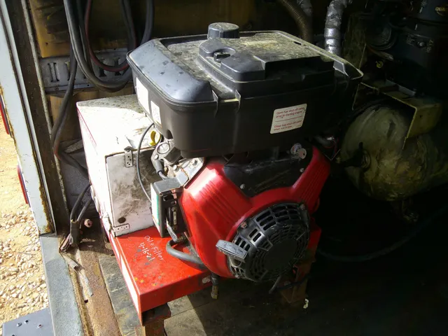 2017 Isuzu NPR HD - Photo 12