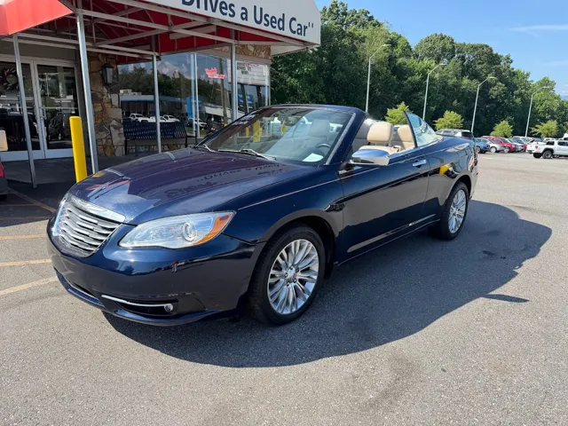2014 Chrysler 200 Limited Convertible's photo