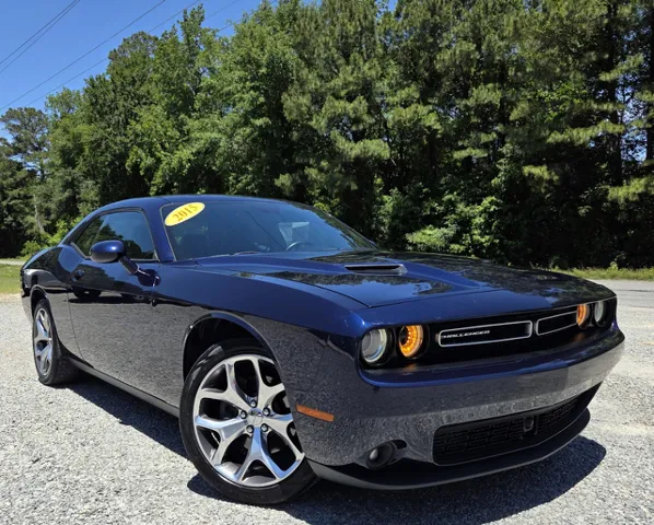 2015 Dodge Challenger SXT Plus's photo