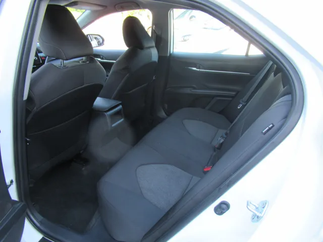 2021 Toyota Camry LE - Photo 11