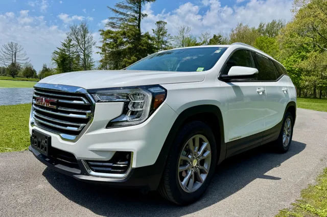 2024 GMC Terrain SLT AWD's photo