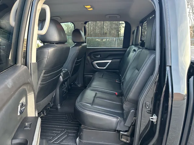 2017 Nissan Titan SL - Photo 25
