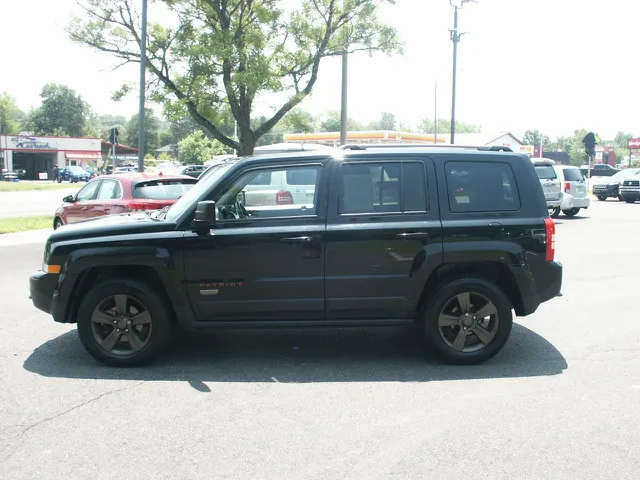 2016 Jeep Patriot Sport photo 2