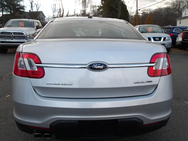 2011 Ford Taurus SEL photo 3