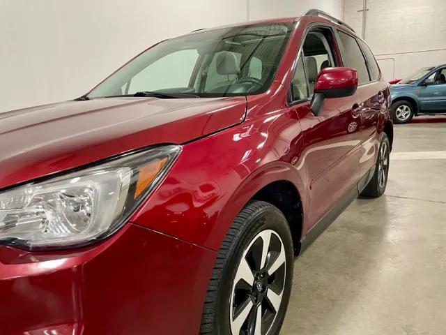 2017 Subaru Forester Premium photo 3
